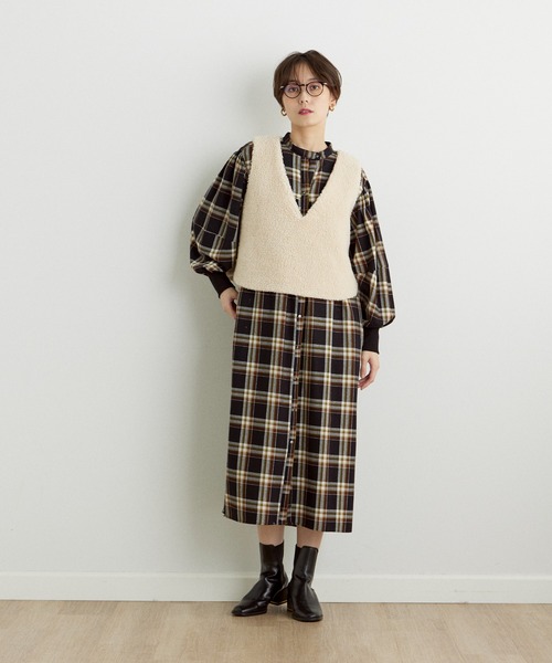 INED CLARO（イネドクラロ）の「トイプードルボアベスト（ベスト・レディース・オフホワイト/チャコールグレー・フリー）」の16枚目の写真