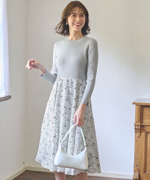 ANY SIS(エニィスィス)の「【洗える】フラワープリントドッキング ワンピース(ワンピース・レディース・ブラック系/ライトグレー系/ベージュ系・2/3/1)」の5枚目の写真