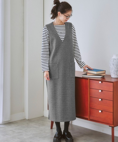 nissen（ニッセン）の「ウール調Ｖネックジャンパースカート（ジャンパースカート・レディース・ブラック/チャコールグレー/ベージュ系その他/ブラック系その他/グレー系その他・S-M/L-XL）」の3枚目の写真