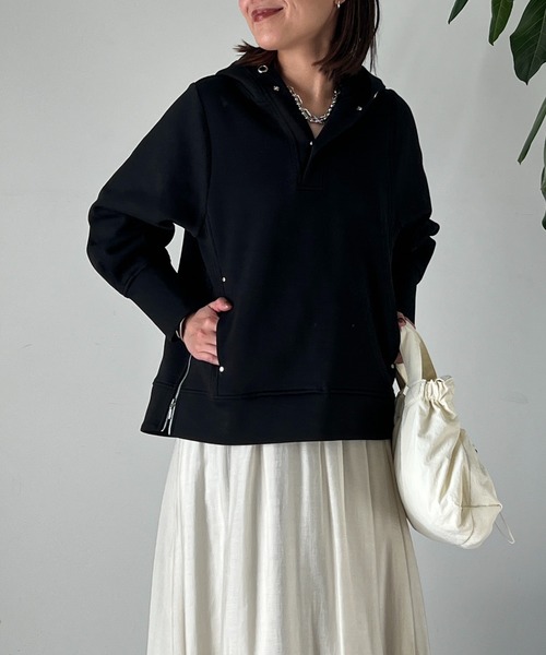 un dix cors(アンディコール)の「スキッパーフードニット(パーカー・レディース・グレイッシュベージュ/ブラック/ブルー・FREE)」の4枚目の写真