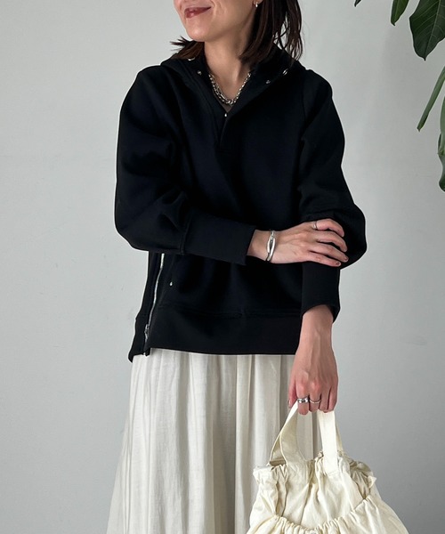 un dix cors(アンディコール)の「スキッパーフードニット(パーカー・レディース・グレイッシュベージュ/ブラック/ブルー・FREE)」の5枚目の写真