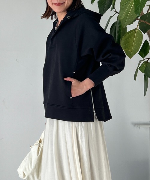 un dix cors(アンディコール)の「スキッパーフードニット(パーカー・レディース・グレイッシュベージュ/ブラック/ブルー・FREE)」の6枚目の写真