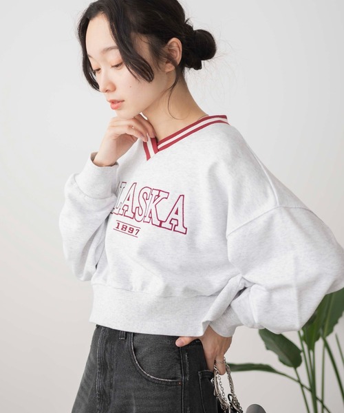 WEGO（ウィゴー）の「WEGO/Vネックラインリブショートスウェット（スウェット・レディース・ブルー/杢グレー/オフホワイト・FREE）」の2枚目の写真