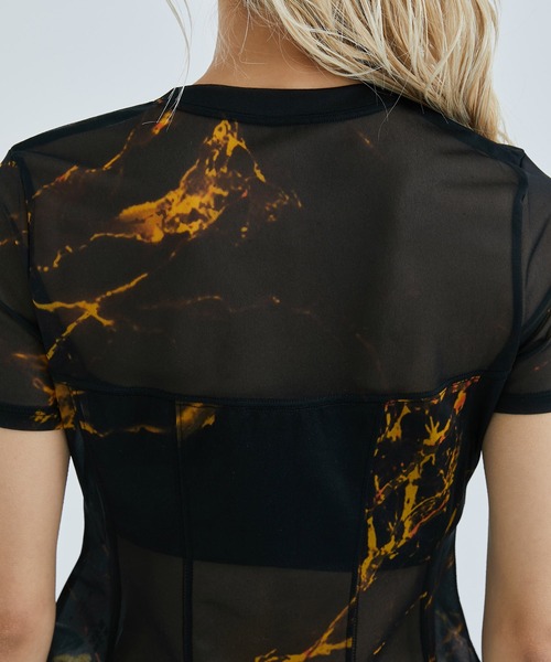 JOHN LAWRENCE SULLIVAN（ジョンローレンスサリバン）の「【JOHN LAWRENCE SULLIVAN/ジョンローレンスサリバン】ALLオーバープリントシースルービスチェTEE（Tシャツ/カットソー・レディース・ブラック・FREE）」の2枚目の写真