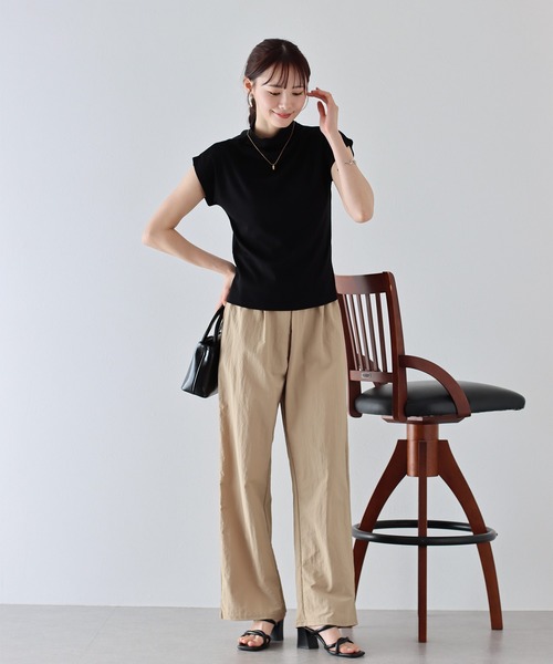 BLUEEAST（ブルーイースト）の「ハイネックフレンチスリーブTシャツ（Tシャツ/カットソー・レディース・ブルー/グレイッシュベージュ/ブラック/グリーン/ホワイト/ベージュ・MEDIUM）」の18枚目の写真