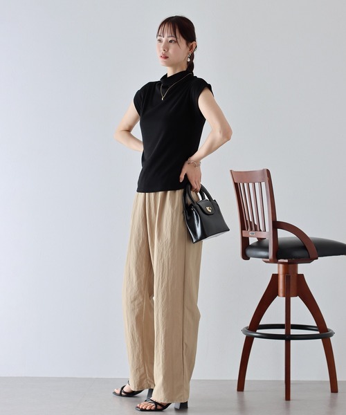 BLUEEAST（ブルーイースト）の「ハイネックフレンチスリーブTシャツ（Tシャツ/カットソー・レディース・ブルー/グレイッシュベージュ/ブラック/グリーン/ホワイト/ベージュ・MEDIUM）」の17枚目の写真