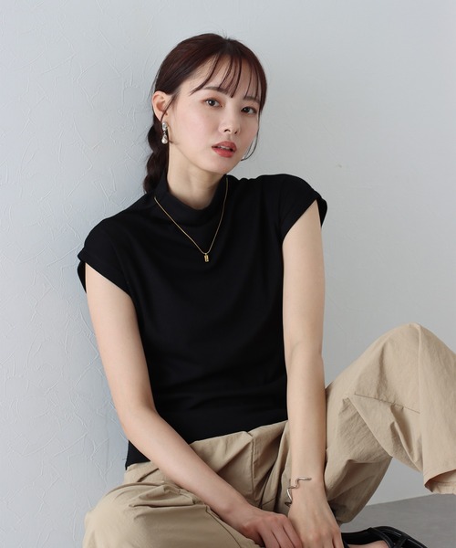 BLUEEAST（ブルーイースト）の「ハイネックフレンチスリーブTシャツ（Tシャツ/カットソー・レディース・ブルー/グレイッシュベージュ/ブラック/グリーン/ホワイト/ベージュ・MEDIUM）」の16枚目の写真