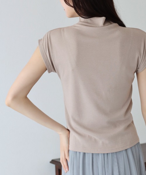 BLUEEAST（ブルーイースト）の「ハイネックフレンチスリーブTシャツ（Tシャツ/カットソー・レディース・ブルー/グレイッシュベージュ/ブラック/グリーン/ホワイト/ベージュ・MEDIUM）」の20枚目の写真