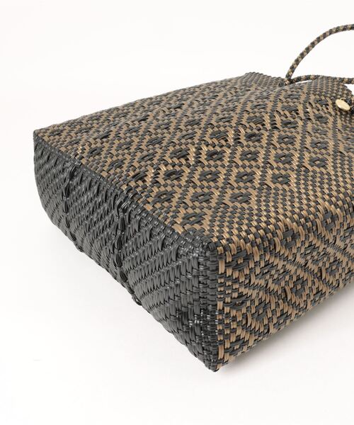 Letra（レトラ）の「メルカドバッグ　ロンボ　ブラック/ゴールド　ミディアム（かごバッグ・レディース・ブラック系その他・MEDIUM）」の3枚目の写真