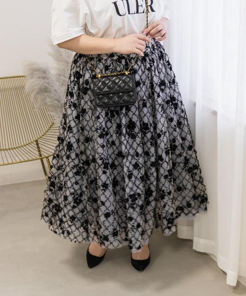 CLETTE(クレット)の「花柄チュールスカート(スカート・レディース・アイボリー/グレー・4L/3L/LL)」の2枚目の写真