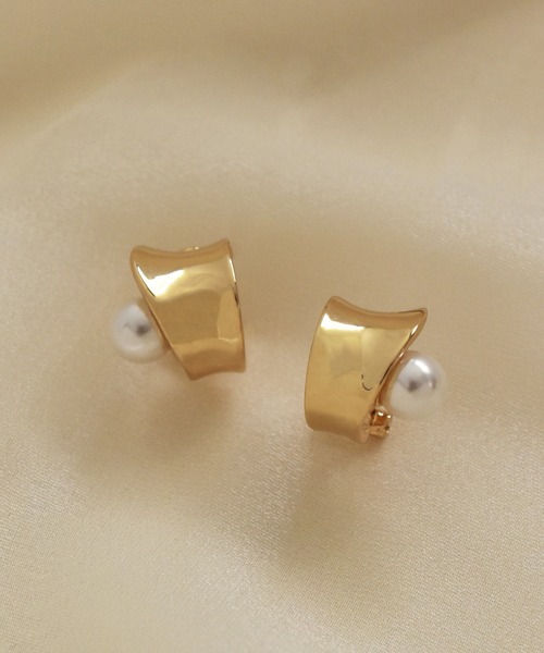 GOLDY（ゴールディ）の「カーヴィー メタル パール イヤリング（イヤリング・レディース・ゴールド/シルバー系その他/ゴールド系その他/シルバー・FREE）」の8枚目の写真