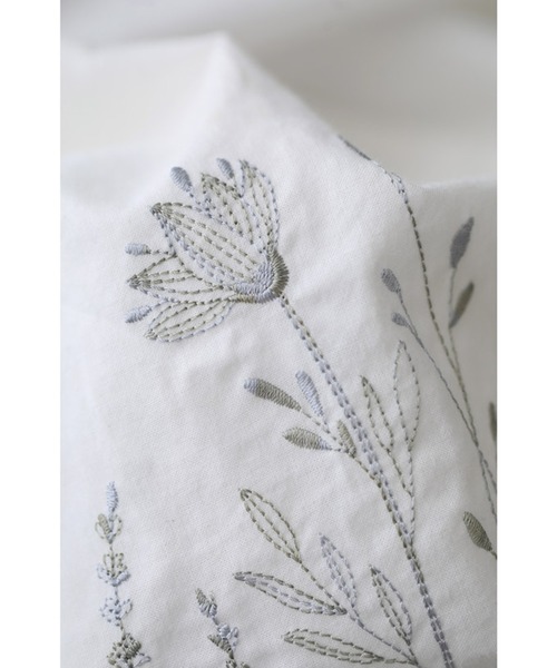 cawaii(カワイイ)の「草花のいぶき感じる刺繍シャツブラウス(シャツ/ブラウス・レディース・ホワイト・FREE)」の7枚目の写真