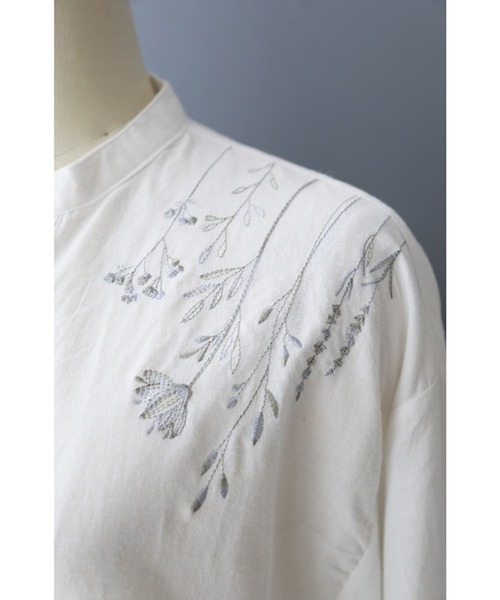 cawaii(カワイイ)の「草花のいぶき感じる刺繍シャツブラウス(シャツ/ブラウス・レディース・ホワイト・FREE)」の13枚目の写真