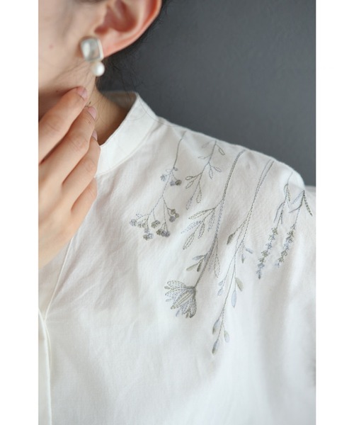 cawaii(カワイイ)の「草花のいぶき感じる刺繍シャツブラウス(シャツ/ブラウス・レディース・ホワイト・FREE)」の8枚目の写真