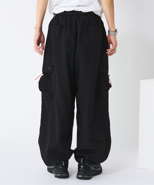 Adoon plain（アドーンプレーン）の「ナイロンドローコードワイドカーゴパンツ（カーゴパンツ・メンズ・ブラック/アイボリー・MEDIUM/LARGE）」の9枚目の写真