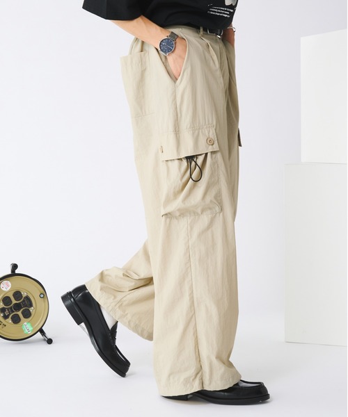 Adoon plain（アドーンプレーン）の「ナイロンドローコードワイドカーゴパンツ（カーゴパンツ・メンズ・ブラック/アイボリー・MEDIUM/LARGE）」の3枚目の写真