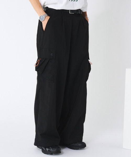 Adoon plain（アドーンプレーン）の「ナイロンドローコードワイドカーゴパンツ（カーゴパンツ・メンズ・ブラック/アイボリー・MEDIUM/LARGE）」の4枚目の写真
