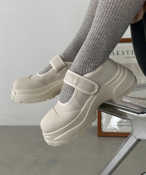 CLEA(クレア)の「ワンストラップ厚底スニーカー(パンプス・レディース・アイボリー/ブラック・23.5cm/24.5cm)」の21枚目の写真