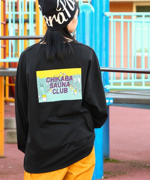CHIKABA(チカバ)の「【CHIKABA SAUNA CLUB】 バックプリント 長袖 Tシャツ / ロンT / オーバーサイズ(Tシャツ/カットソー・メンズ・ホワイト/ブラック/オートミール/ネイビー/ネイビー系/アイボリー系/ブラック系/ホワイト系・MEDIUM/X-LARGE/LARGE)」の4枚目の写真