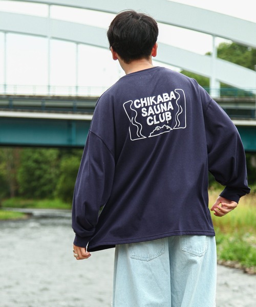 CHIKABA(チカバ)の「【CHIKABA SAUNA CLUB】 バックプリント 長袖 Tシャツ / ロンT / オーバーサイズ(Tシャツ/カットソー・メンズ・ホワイト/ブラック/オートミール/ネイビー/ネイビー系/アイボリー系/ブラック系/ホワイト系・MEDIUM/X-LARGE/LARGE)」の7枚目の写真