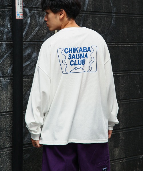 CHIKABA(チカバ)の「【CHIKABA SAUNA CLUB】 バックプリント 長袖 Tシャツ / ロンT / オーバーサイズ(Tシャツ/カットソー・メンズ・ホワイト/ブラック/オートミール/ネイビー/ネイビー系/アイボリー系/ブラック系/ホワイト系・MEDIUM/X-LARGE/LARGE)」の2枚目の写真