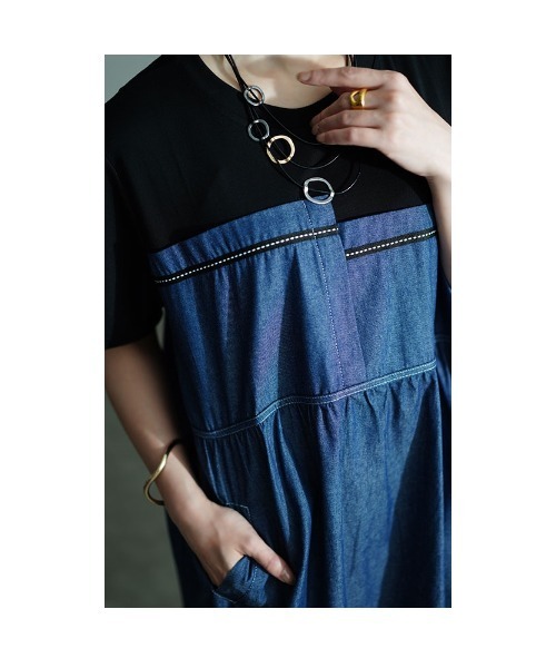 Sawa a la mode(サワアラモード)の「異素材デニムワンピース(ワンピース・レディース・ブルー・FREE)」の3枚目の写真