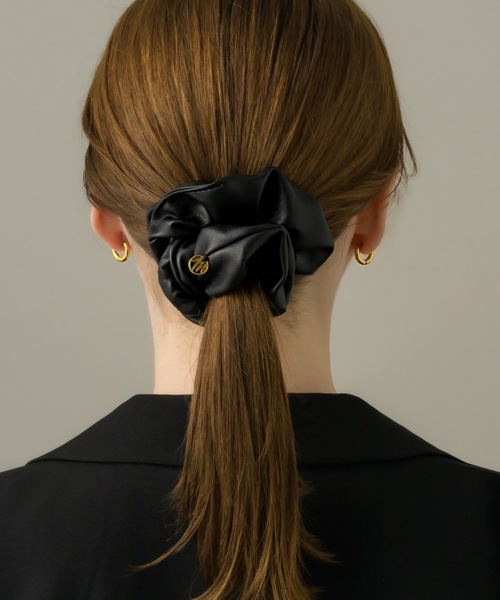 muku（ムク）の「CHOUCHOU/FAKE LEATHER（シュシュ・レディース・ブラック・FREE）」の5枚目の写真