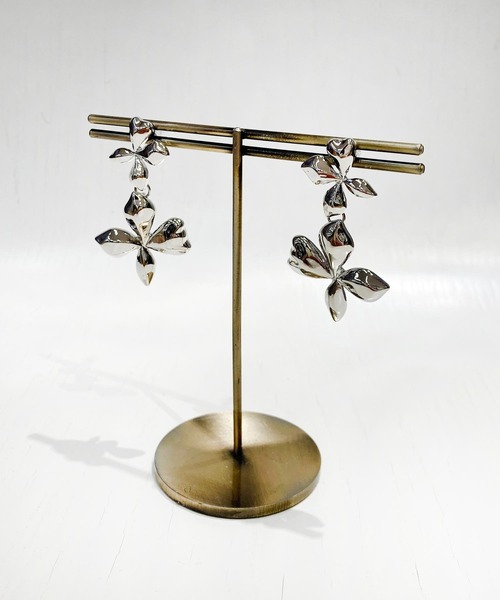 NOELA(ノエラ)の「ダブルメタルフラワーピアス(ピアス(両耳用)・レディース・ゴールド/シルバー・フリー)」の2枚目の写真