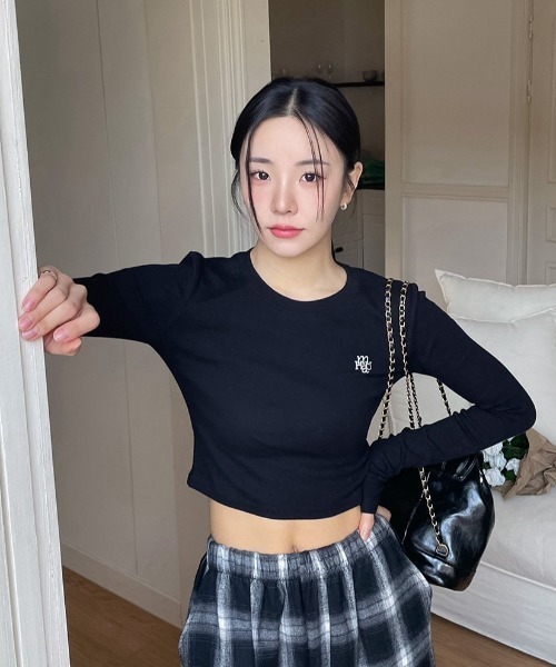 A'GEM/9 × .kom 『muah muah/ムーアムーア』 LOGO STITCH CROP