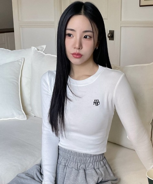 muahmuah(ムーアムーア)の「A'GEM/9 × .kom 『muah muah/ムーアムーア』 LOGO STITCH CROP LONG SLEEVE/ステッチクロップ長袖Tシャツ(Tシャツ/カットソー・レディース・ブラック/アイボリー/ホワイト・FREE)」の9枚目の写真