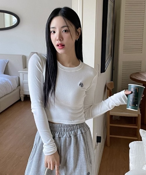 muahmuah(ムーアムーア)の「A'GEM/9 × .kom 『muah muah/ムーアムーア』 LOGO STITCH CROP LONG SLEEVE/ステッチクロップ長袖Tシャツ(Tシャツ/カットソー・レディース・ブラック/アイボリー/ホワイト・FREE)」の8枚目の写真