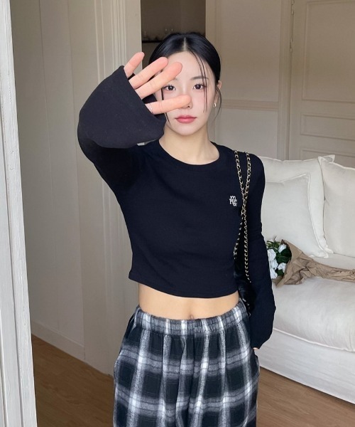 A'GEM/9 × .kom 『muah muah/ムーアムーア』 LOGO STITCH CROP
