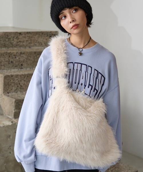 PAGEBOY(ページボーイ)の「シャギーファーショルダーBAG(ショルダーバッグ・レディース・ブルー/オフホワイト/ブラック・FREE)」の3枚目の写真