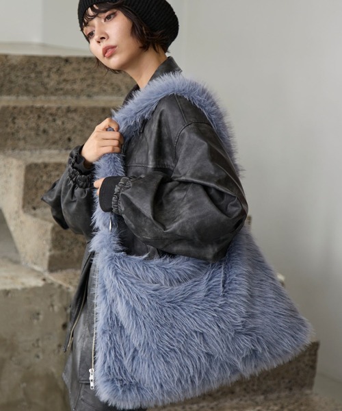 PAGEBOY(ページボーイ)の「シャギーファーショルダーBAG(ショルダーバッグ・レディース・ブルー/オフホワイト/ブラック・FREE)」の11枚目の写真