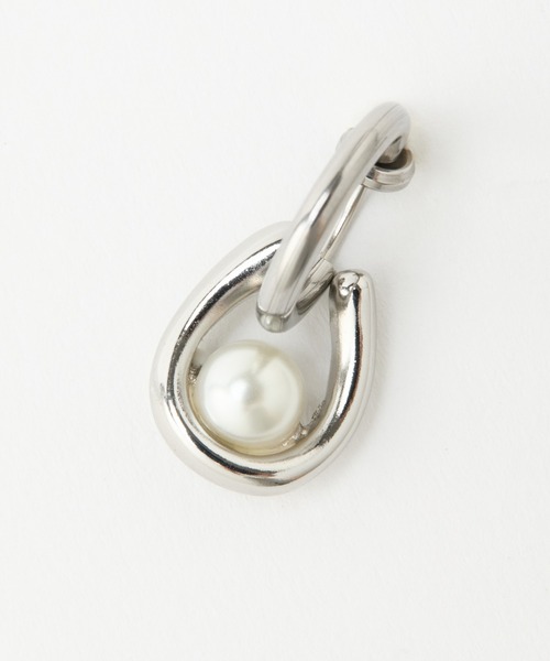 COLONY 2139（コロニートゥーワンスリーナイン）の「Uシェイプパールイヤリング（イヤリング・レディース・シルバー/ゴールド・FREE）」の10枚目の写真