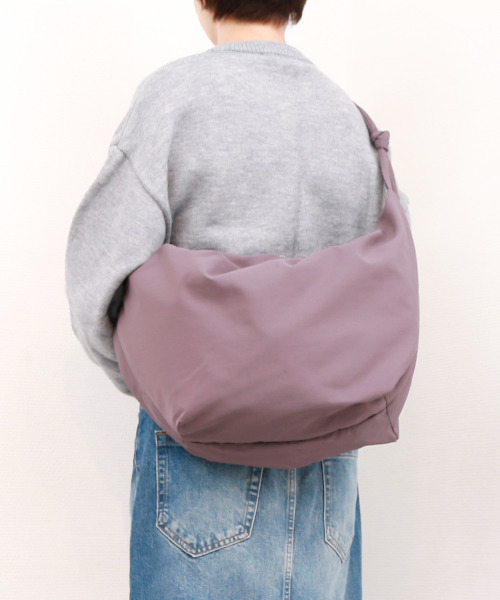 cache cache(カシュ カシュ)の「カシュカシュ cachecache / シワナイロンビッグバッグ(ショルダーバッグ・レディース・パープル/キャメル/カーキ/ブラック・FREE)」の4枚目の写真