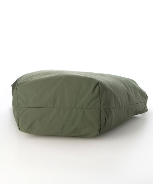 cache cache(カシュ カシュ)の「カシュカシュ cachecache / シワナイロンビッグバッグ(ショルダーバッグ・レディース・パープル/キャメル/カーキ/ブラック・FREE)」の8枚目の写真