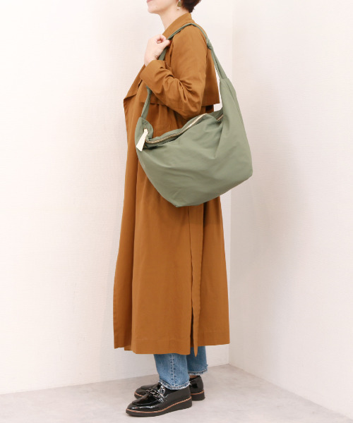 cache cache(カシュ カシュ)の「カシュカシュ cachecache / シワナイロンビッグバッグ(ショルダーバッグ・レディース・パープル/キャメル/カーキ/ブラック・FREE)」の11枚目の写真