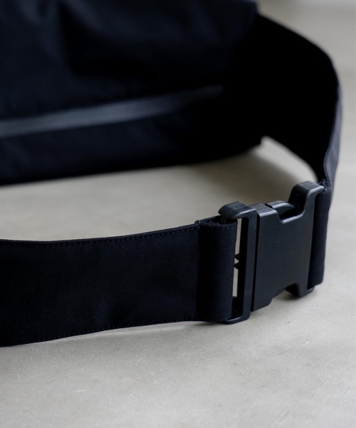 SINSS（シンス）の「Watertight zipper tech shoulder bag / 止水ファスナーテックショルダーバッグ（ショルダーバッグ・メンズ・ブラック・FREE）」の2枚目の写真