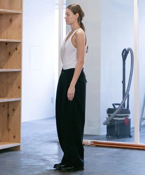my beautiful landlet（マイビューティフルランドレット）の「【my beautiful landlet】VISCOSE WOOL CASHMERE TUCK WIDE PANTS（スラックス・メンズ・ブラック/グレイッシュベージュ・0/1/2）」の5枚目の写真