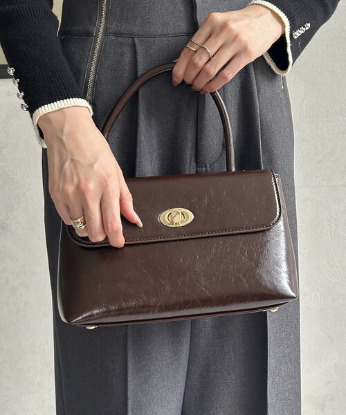 Thevon（ゼボン）の「ヴィンテージ風2WAYボストンバッグ（ショルダーバッグ・レディース・ブラック/レッド系その他/ダークブラウン・FREE）」の2枚目の写真