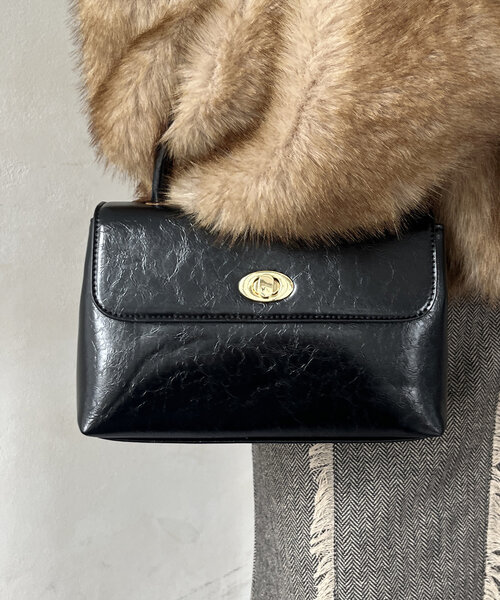 Thevon（ゼボン）の「ヴィンテージ風2WAYボストンバッグ（ショルダーバッグ・レディース・ブラック/レッド系その他/ダークブラウン・FREE）」の4枚目の写真