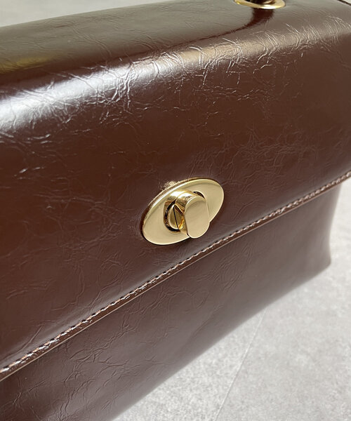 Thevon（ゼボン）の「ヴィンテージ風2WAYボストンバッグ（ショルダーバッグ・レディース・ブラック/レッド系その他/ダークブラウン・FREE）」の17枚目の写真