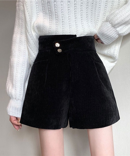 Asterellivi(アステレリビ)の「金ボタン コーデュロイ ショートパンツ(その他パンツ・レディース・ライトベージュ/ブラック・XL/L/M/S)」の2枚目の写真