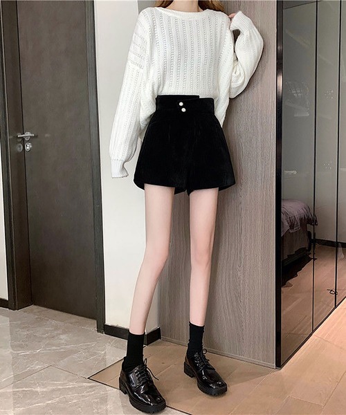 Asterellivi(アステレリビ)の「金ボタン コーデュロイ ショートパンツ(その他パンツ・レディース・ライトベージュ/ブラック・XL/L/M/S)」の7枚目の写真