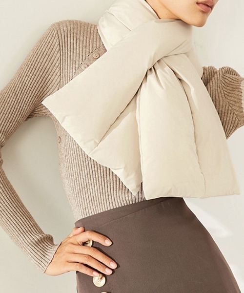 Futier land（フューティアランド）の「クロス中綿マフラー（マフラー・レディース・アイボリー/グレー・FREE）」の8枚目の写真