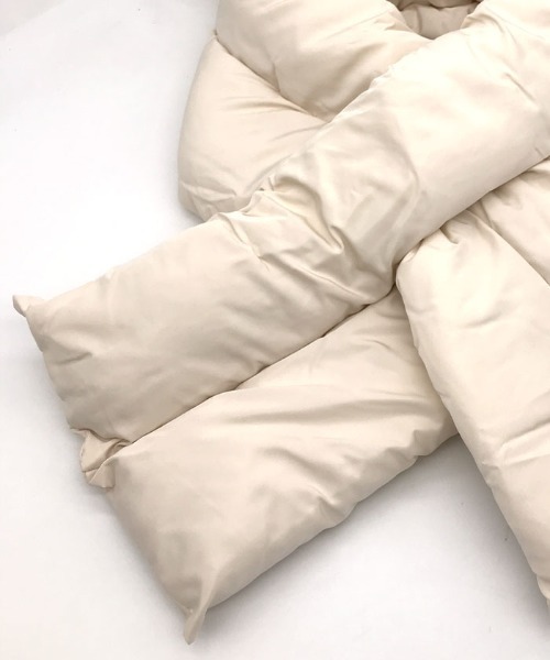 Futier land（フューティアランド）の「クロス中綿マフラー（マフラー・レディース・アイボリー/グレー・FREE）」の13枚目の写真