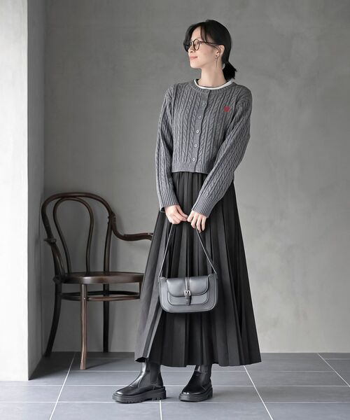 rps(アールピーエス)の「ハート刺繍ケーブルニットクルーネックカーディガン(カーディガン/ボレロ・レディース・グレー系その他/その他/ラベンダー/ベージュ系その他/グレイッシュベージュ・フリー)」の6枚目の写真