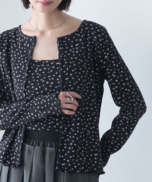 forksy.（フォルクシー）の「【forksy.】小花柄 メローキャミ＆カーディガン セット（アンサンブル・レディース・アイボリー/ブラック/オフホワイト・FREE）」の3枚目の写真