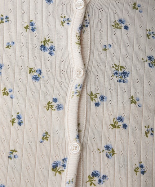 forksy.（フォルクシー）の「【forksy.】小花柄 メローキャミ＆カーディガン セット（アンサンブル・レディース・アイボリー/ブラック/オフホワイト・FREE）」の5枚目の写真